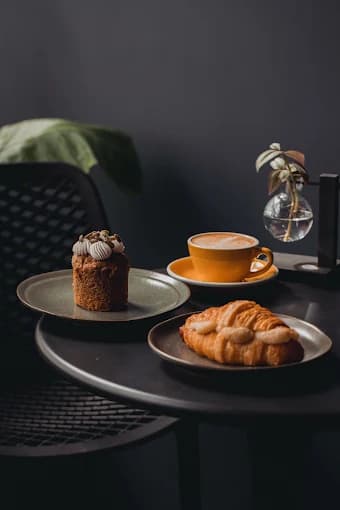 Artemisa Coffee Cocktail Bar: Coffee and pastries on a café table